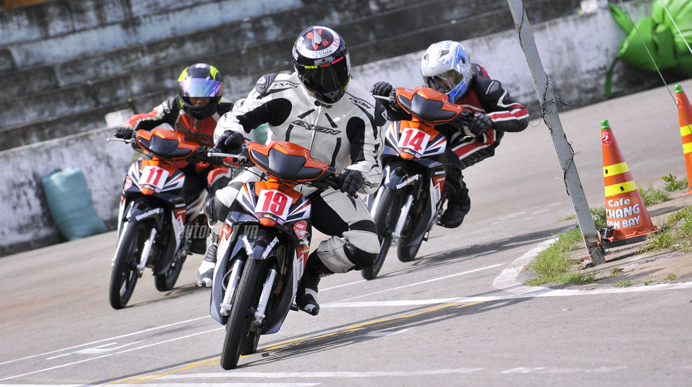 Wave “độ” xuống đường đua ở Đà Nẵng Honda Racing (1).jpg