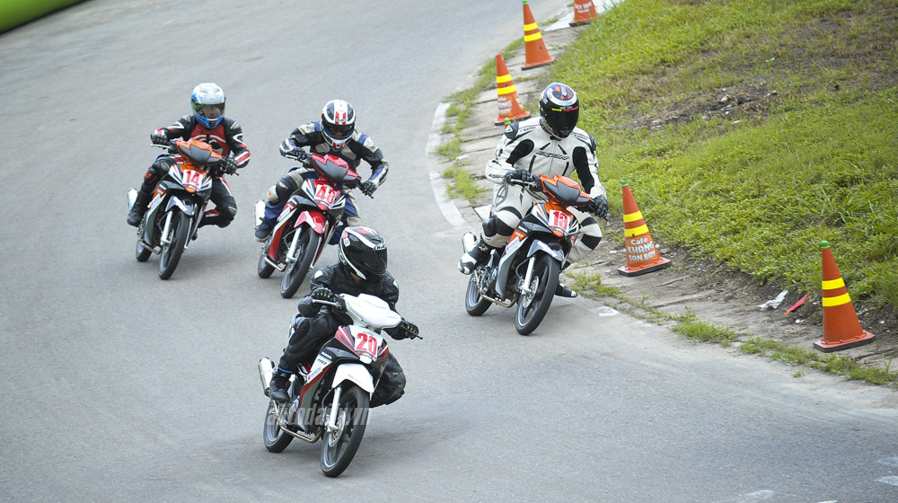 Wave “độ” xuống đường đua ở Đà Nẵng Honda Racing (11).jpg