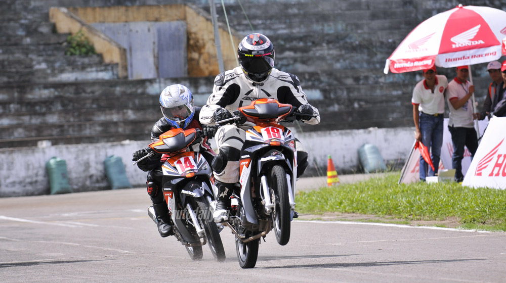 Wave “độ” xuống đường đua ở Đà Nẵng Honda Racing (2).jpg