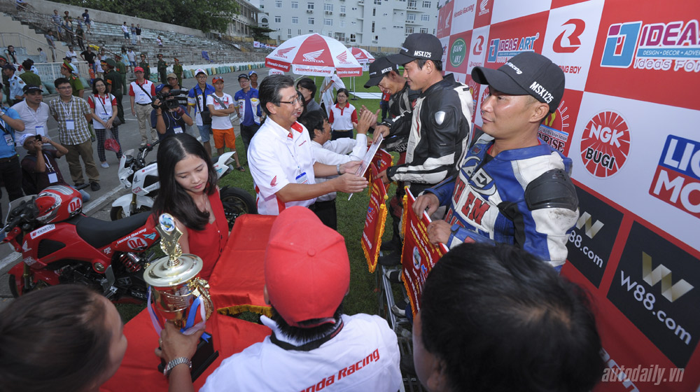 Wave “độ” xuống đường đua ở Đà Nẵng Honda Racing (5).jpg