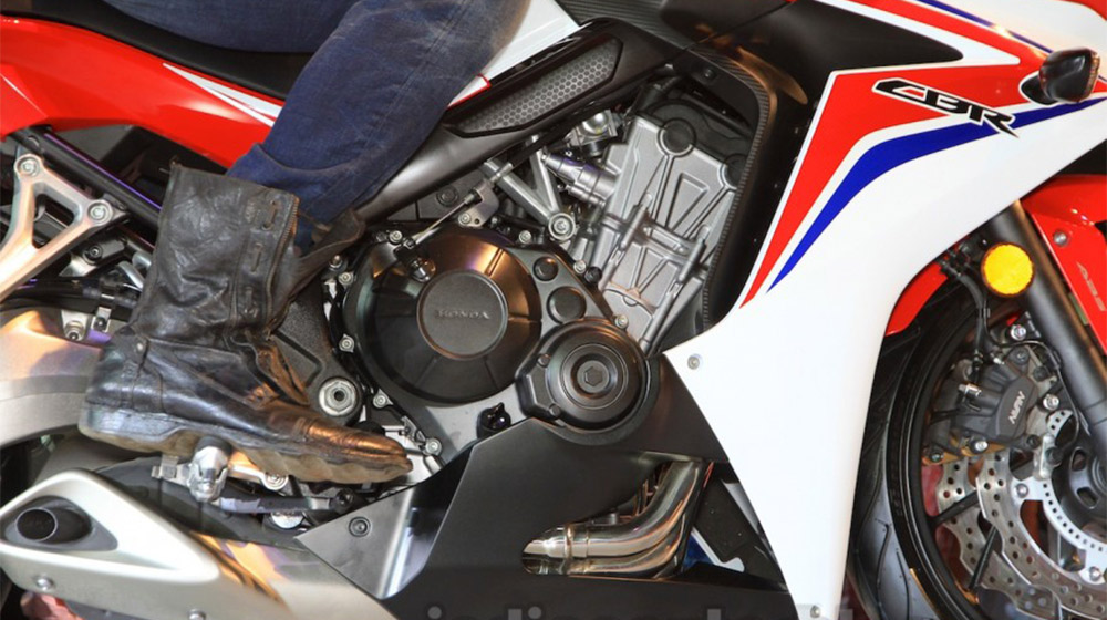Honda trình làng xe môtô 650cc giá 11.400 USD 2015-Honda-CBR-650R-engine-launched-900x600.jpg