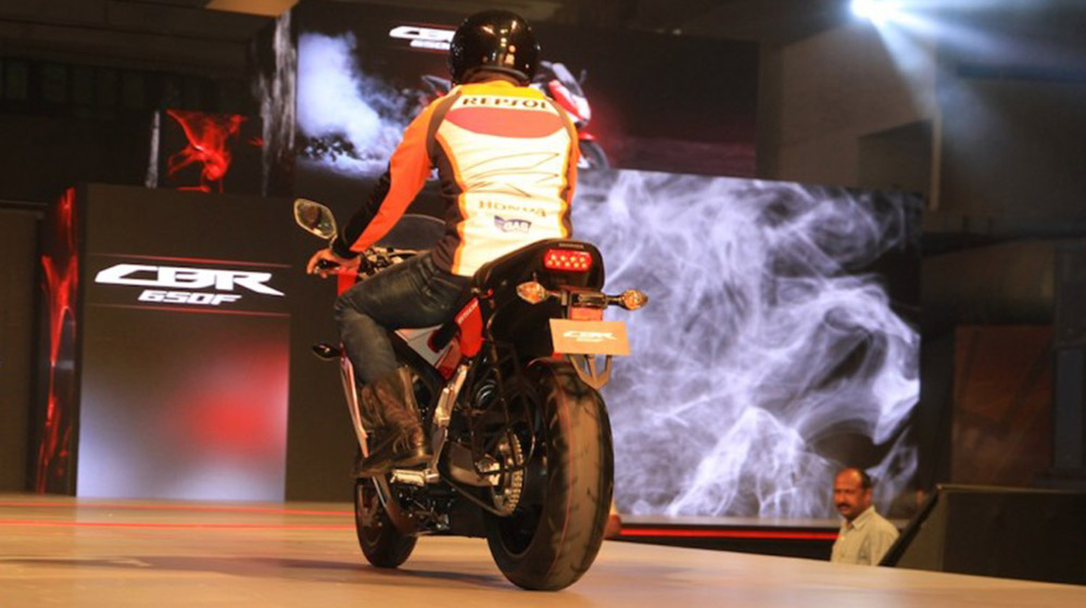 Chi tiết Honda CBR650F 2015-Honda-CBR-650R-rear-launched-900x600-1.jpg