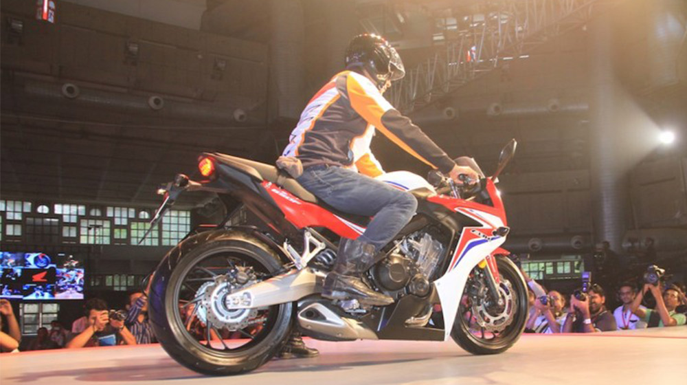 Chi tiết Honda CBR650F 2015-Honda-CBR-650R-rear-quarter-launched-900x600.jpg