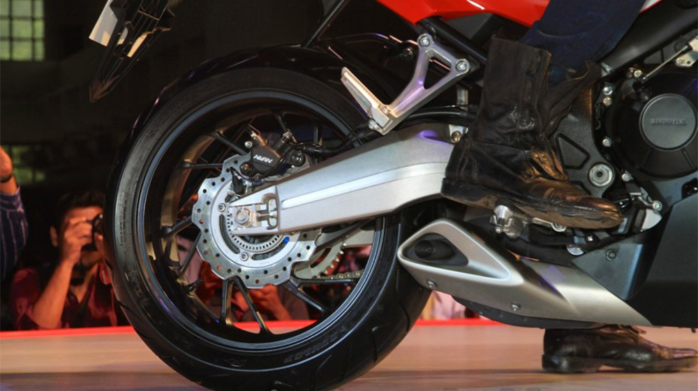 Chi tiết Honda CBR650F 2015-Honda-CBR-rear-wheels-650R-launched-900x600.jpg
