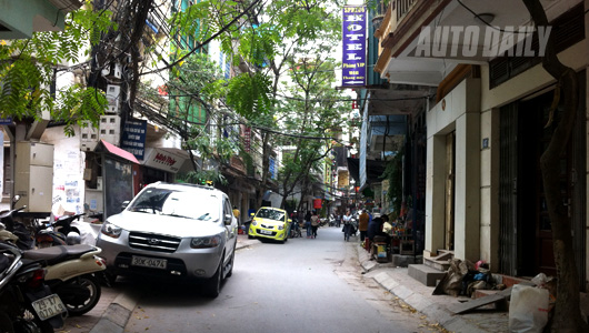 Dân phố “mỏi mắt” tìm chỗ đỗ ôtô IMG_1202.jpg