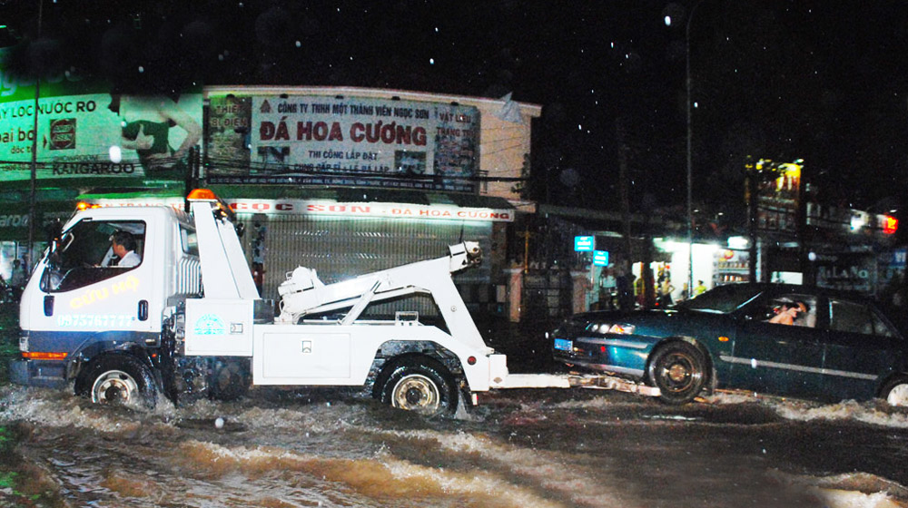 Làm gì khi ôtô phải “lội” nước? anh826112014101132.jpg