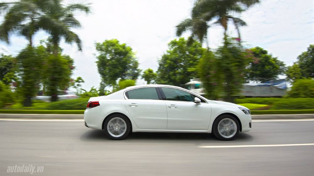 Ảnh chi tiết vận hành Peugeot 508 2.-Peugeot-508-canh-chay-(4)-1.jpg