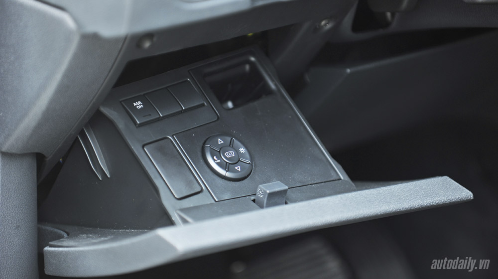 Ảnh chi tiết nội thất Peugeot 508 4.-Peugeot-508-noi-that-(14).jpg