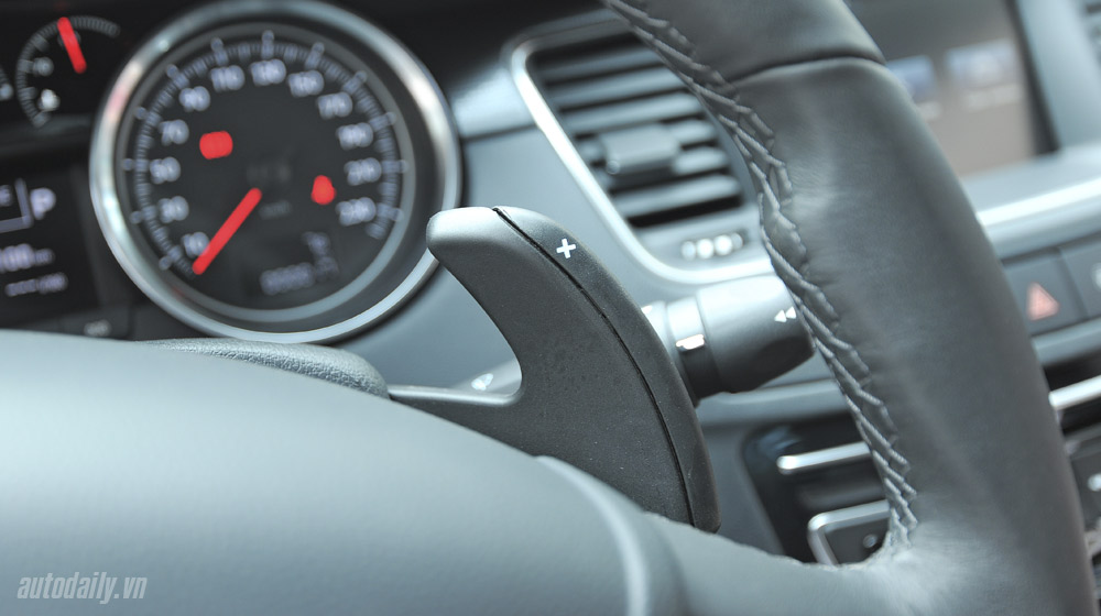 Ảnh chi tiết nội thất Peugeot 508 4.-Peugeot-508-noi-that-(15).jpg