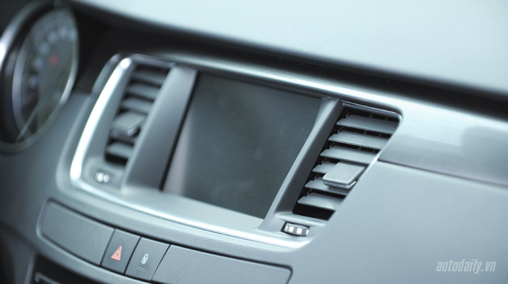 Ảnh chi tiết nội thất Peugeot 508 4.-Peugeot-508-noi-that-(3).jpg