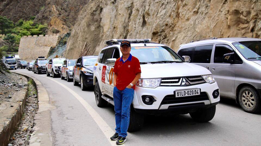 Lái xe vượt hơn 20.000km lên “nóc nhà thế giới” Caravan (1).jpg