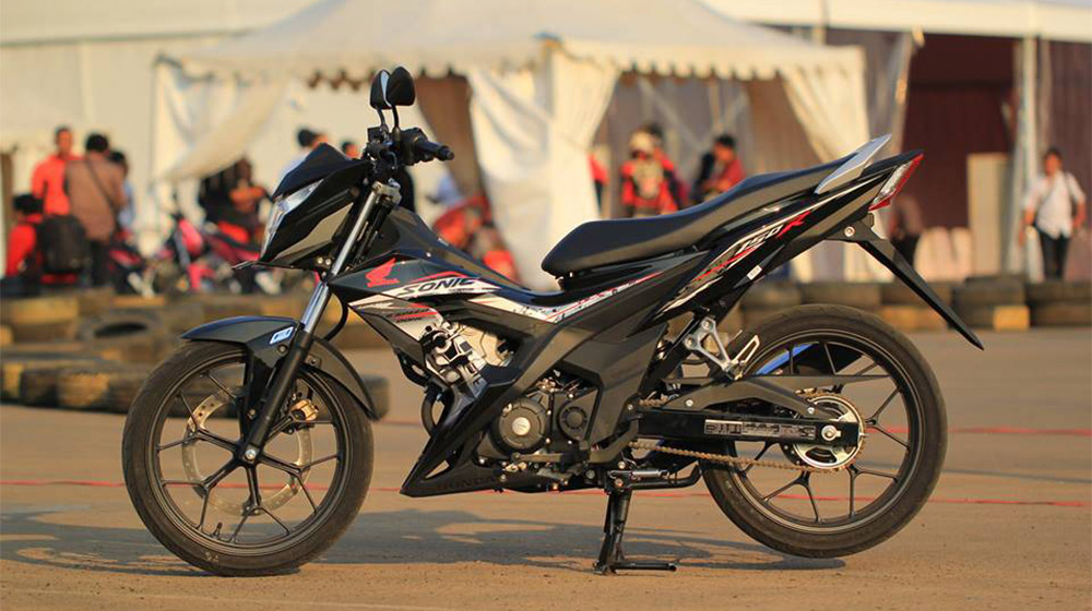 Honda Sonic 150R vs. Yamaha Exciter 150: Ai là “vua đường phố”? Sonic 150R  (4).jpg