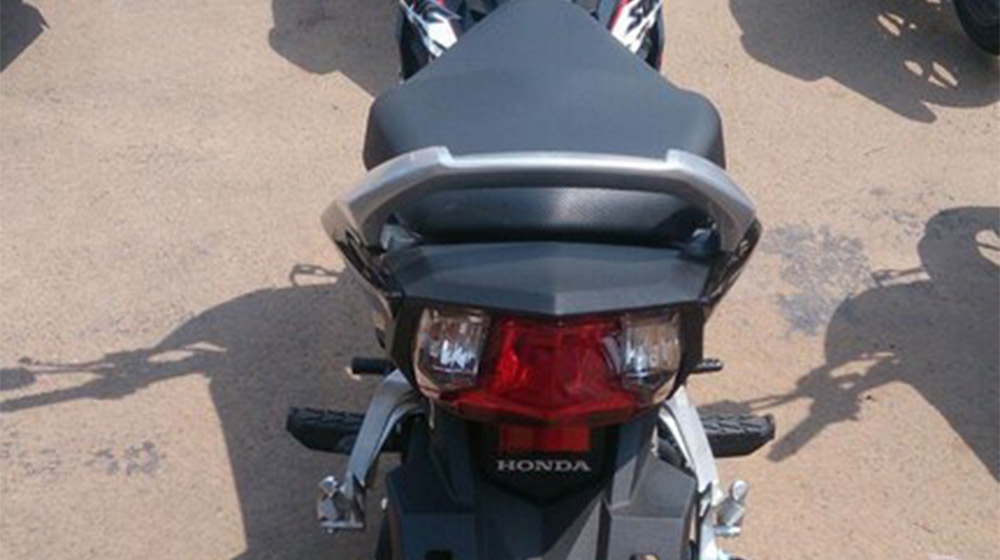 Honda Sonic 150R vs. Yamaha Exciter 150: Ai là “vua đường phố”? Sonic 150R  (6).jpg