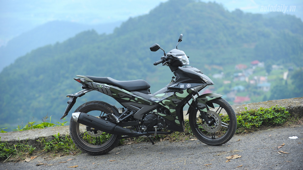 Honda Sonic 150R vs. Yamaha Exciter 150: Ai là “vua đường phố”? Yamaha exiter camo (10).jpg