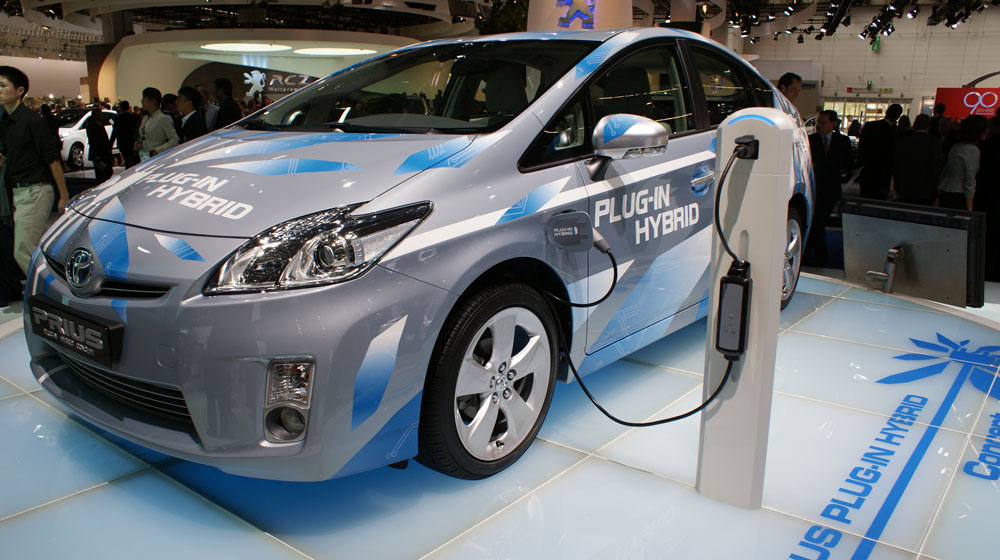 Doanh số xe plug-in hybrid toàn cầu sẽ sớm chạm mốc 1 triệu chiếc Toyota_Prius_Plug-In.jpg