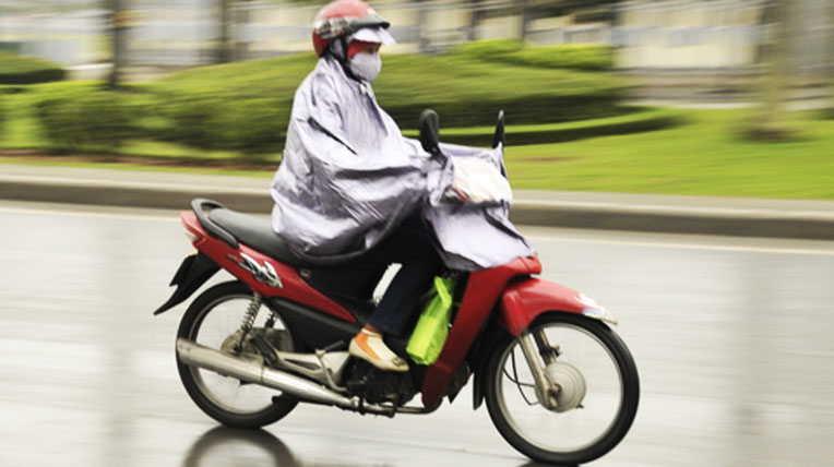 “Tá hỏa” với cách đi xe máy số của chị em phu-nu-xe-may.jpg