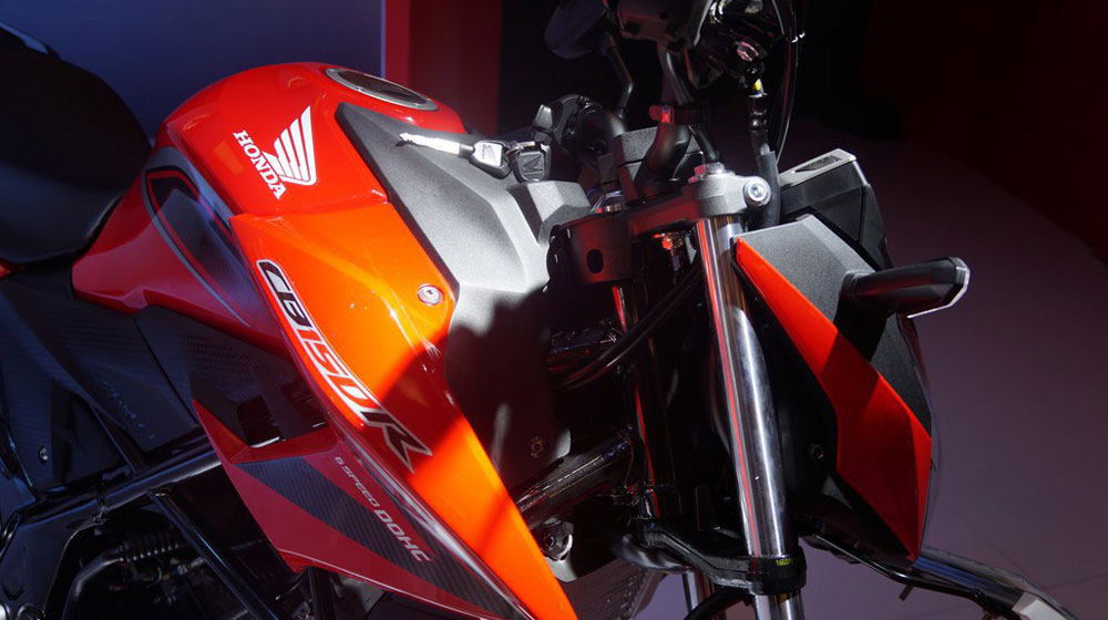 Ảnh Honda CB150R 2016 2016-Honda-CB150R-StreetFire-15.jpg