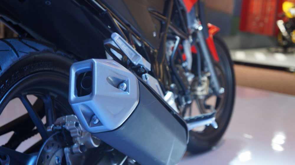 Ảnh Honda CB150R 2016 2016-Honda-CB150R-StreetFire-6.jpg