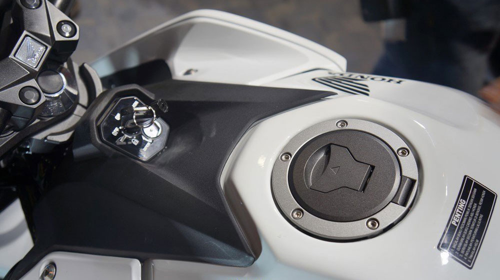 Ảnh Honda CB150R 2016 2016-Honda-CB150R-StreetFire-8.jpg