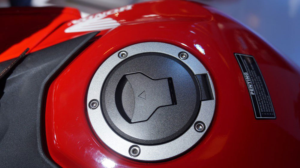 Ảnh Honda CB150R 2016 2016-Honda-CB150R-StreetFire-9.jpg