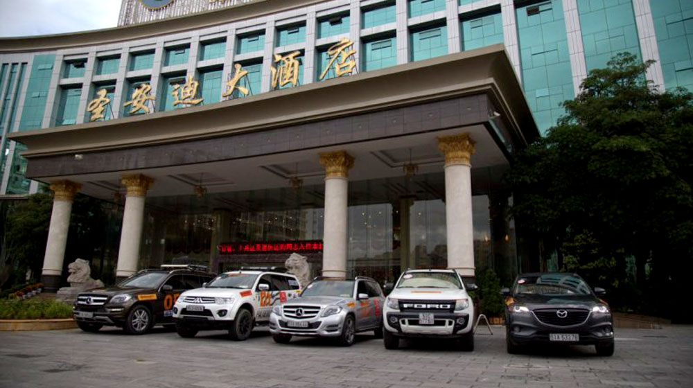 Hành trình lên “nóc nhà thế giới” (P1): Vượt ải đăng kiểm ECB-2015-Trip-1-(27).jpg