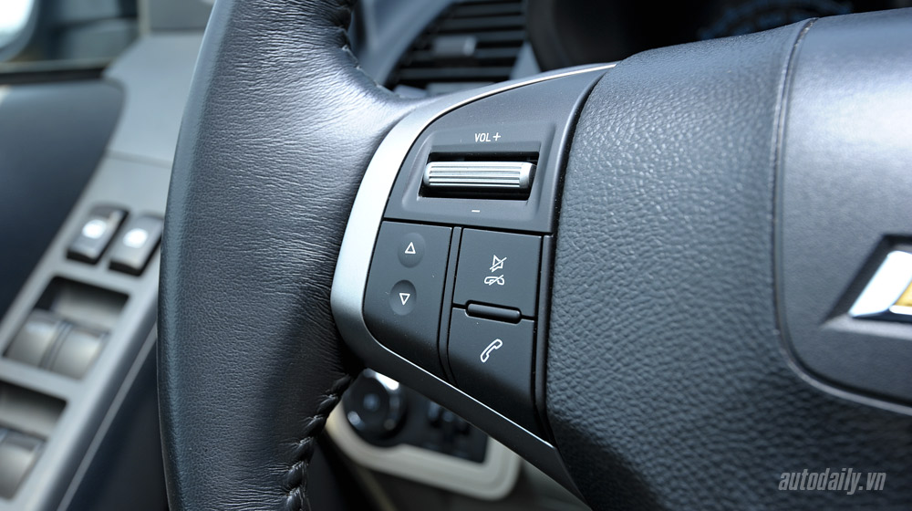 Ảnh chi tiết nội thất Chevrolet Colorado LTZ 2.8 AT 4x4 Chervolet Colorado 2015 (34).jpg