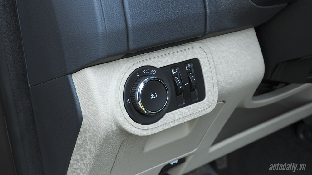 Ảnh chi tiết nội thất Chevrolet Colorado LTZ 2.8 AT 4x4 Chervolet Colorado 2015 (35).jpg