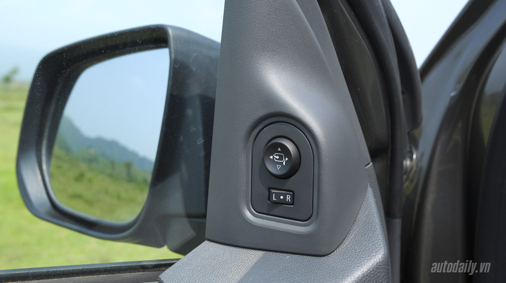 Ảnh chi tiết nội thất Chevrolet Colorado LTZ 2.8 AT 4x4 Chervolet Colorado 2015 (37).jpg