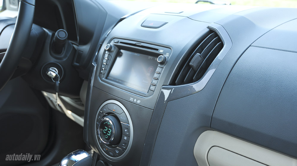 Ảnh chi tiết nội thất Chevrolet Colorado LTZ 2.8 AT 4x4 Chervolet Colorado 2015 (39).jpg