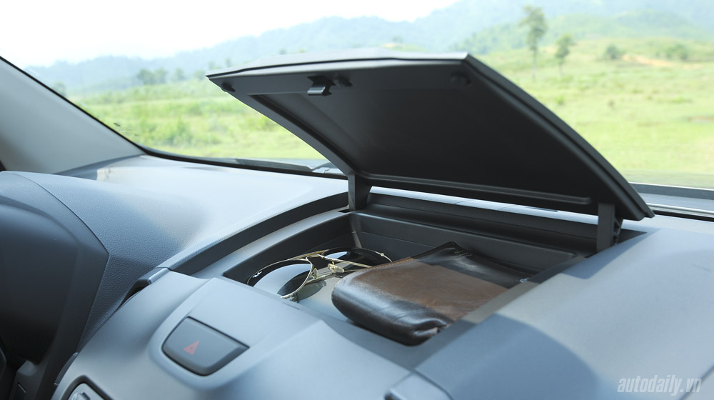 Ảnh chi tiết nội thất Chevrolet Colorado LTZ 2.8 AT 4x4 Chervolet Colorado 2015 (42).jpg