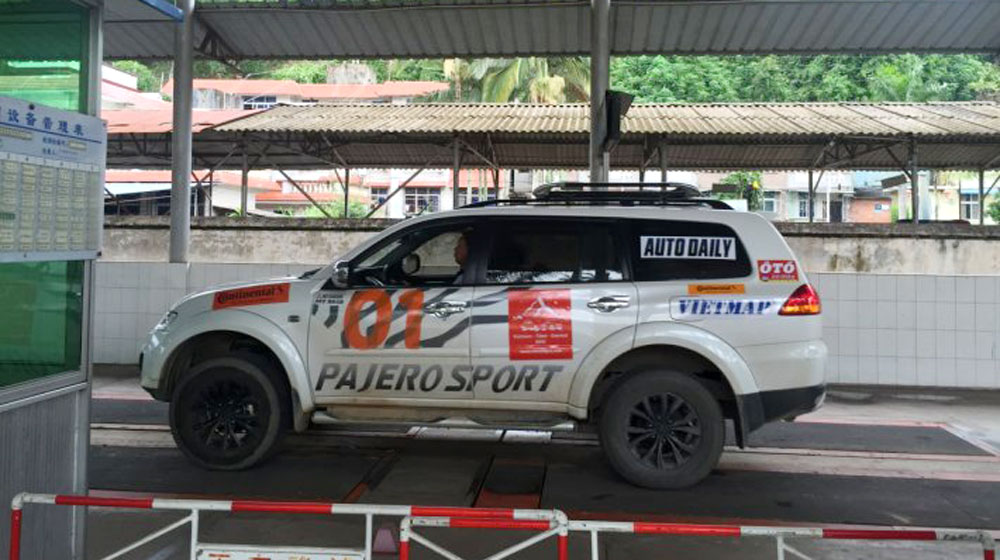 Hành trình lên “nóc nhà thế giới” (P1): Vượt ải đăng kiểm ECB-2015-Trip-2-(35).jpg