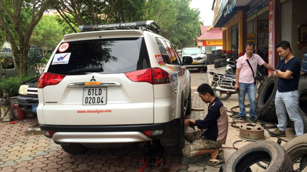 Hành trình lên “nóc nhà thế giới” (P1): Vượt ải đăng kiểm ECB-2015-Trip-2-(72).jpg