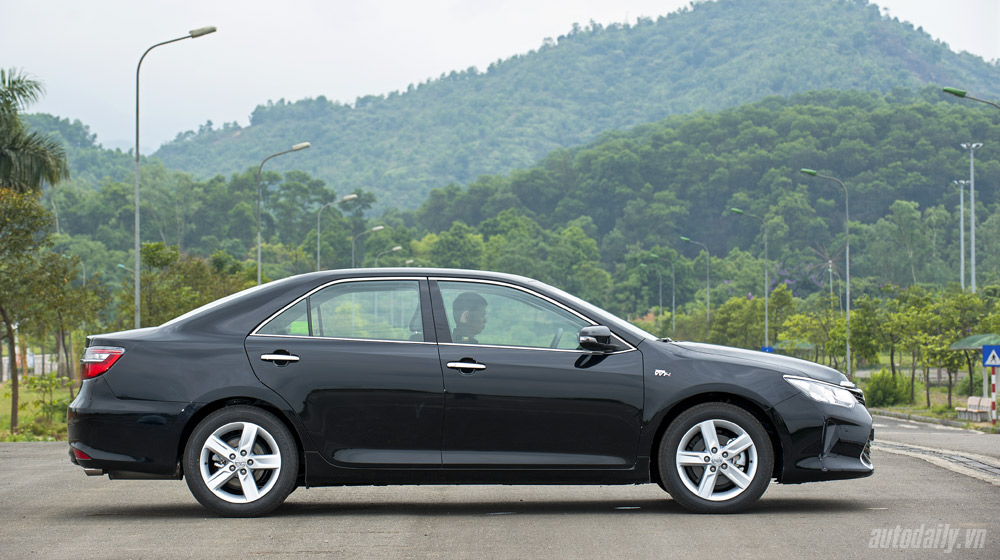 Chọn Peugeot 508 hay Toyota Camry? Peugeot_508_vs_Toyota_Camry (3).jpg