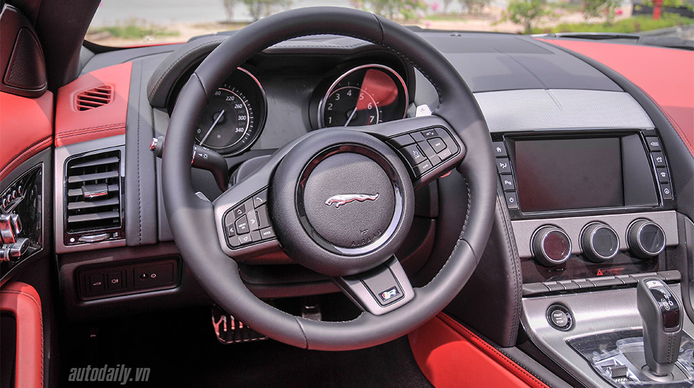 Ảnh chi tiết nội thất Jaguar F-Type V8 R Convertible Jaguar F-type R (17).jpg