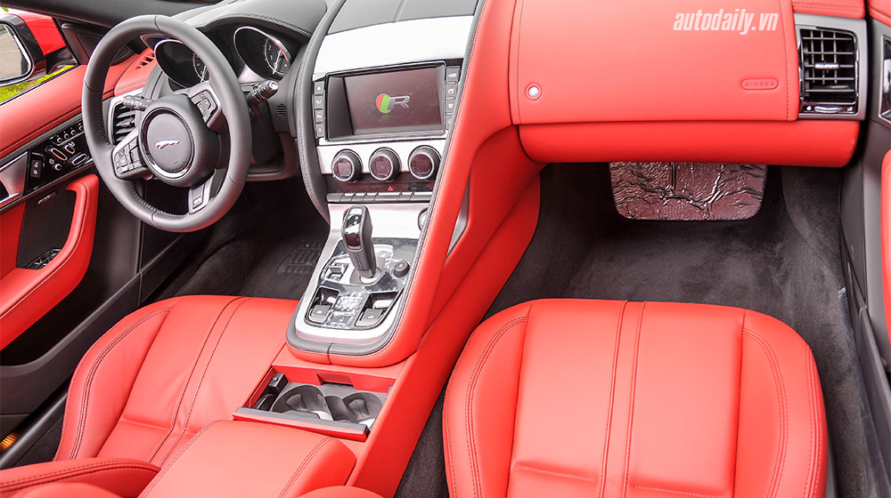 Ảnh chi tiết nội thất Jaguar F-Type V8 R Convertible Jaguar F-type R (19).jpg