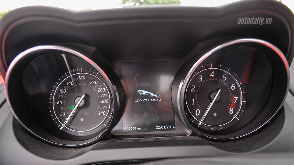Ảnh chi tiết nội thất Jaguar F-Type V8 R Convertible Jaguar F-type R (20).jpg