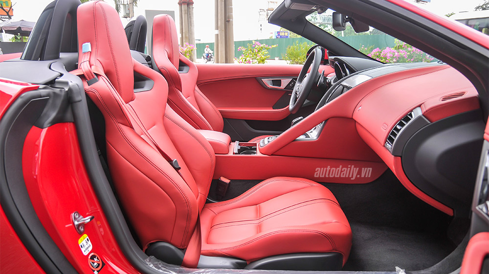 Ảnh chi tiết nội thất Jaguar F-Type V8 R Convertible Jaguar F-type R (25).jpg