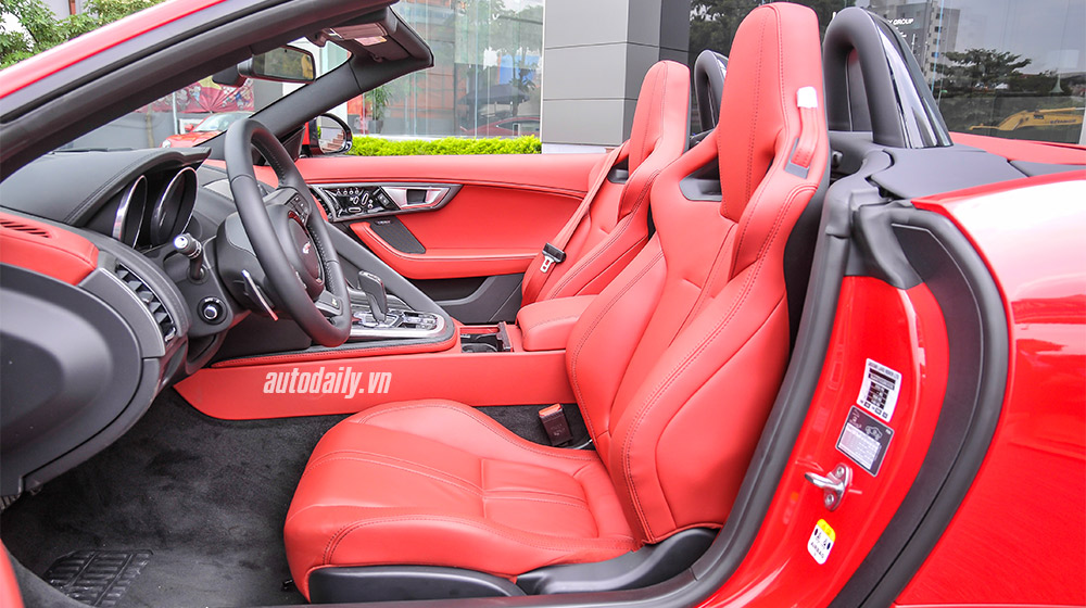 Ảnh chi tiết nội thất Jaguar F-Type V8 R Convertible Jaguar F-type R (28).jpg