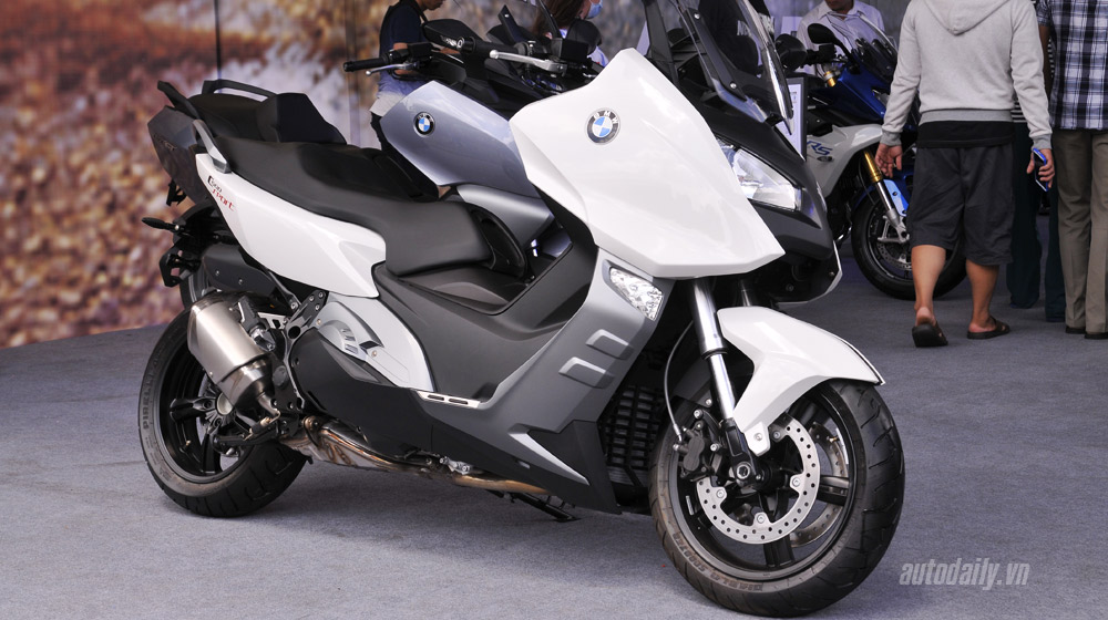 BMW “khoe” dàn môtô “khủng” tại Sài Gòn _GLK7818.jpg