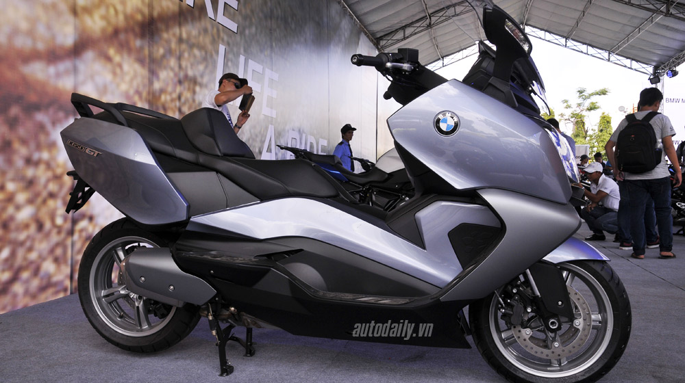 BMW “khoe” dàn môtô “khủng” tại Sài Gòn _GLK7822.jpg
