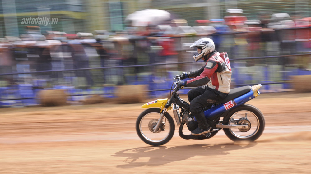 Video: Người Sài Gòn “kéo nhau” đi xem đua xe máy _GLK7900.jpg