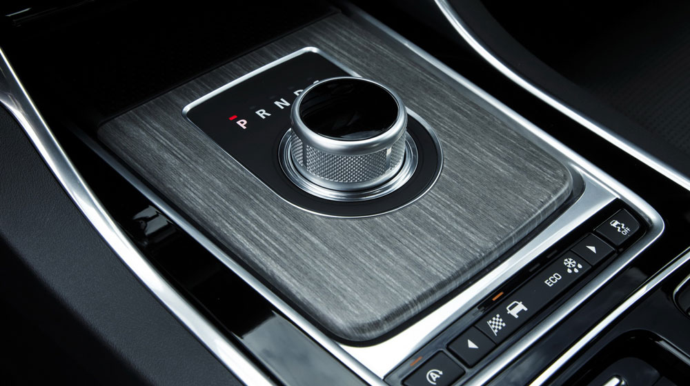 Ảnh chi tiết Jaguar XF 2016 2015-JaguarXF-26.jpg