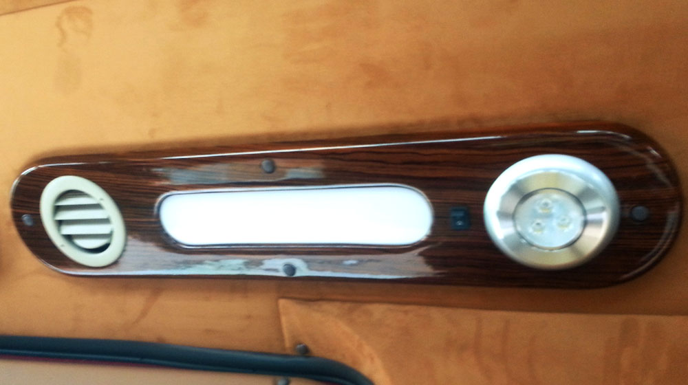 Đi xe “siêu” sang Hà Nội – Hạ Long với 200 ngàn đồng He-thong-dieu-khien-dieu-hoa-va-den-doc-sach.jpg