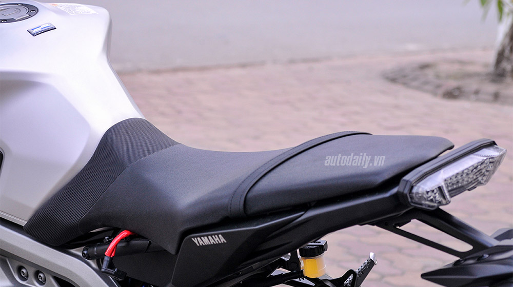 Cận cảnh “sói hoang” Yamaha MT-09 2015 tại Hà Nội Yamaha MT-09 2015 (13).jpg