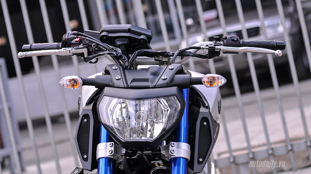 Cận cảnh “sói hoang” Yamaha MT-09 2015 tại Hà Nội Yamaha MT-09 2015 (15).jpg