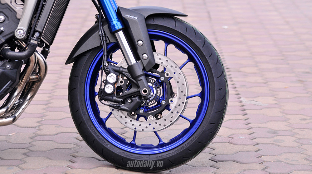 Ảnh chi tiết Yamaha MT-09 2015 tại Hà Nội Yamaha MT-09 2015 (9).jpg
