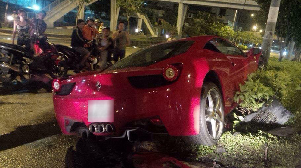 Siêu xe hơn 10 tỷ Ferrari 458 Italia gặp nạn tại Sài Gòn ferrari 458 (1).jpg