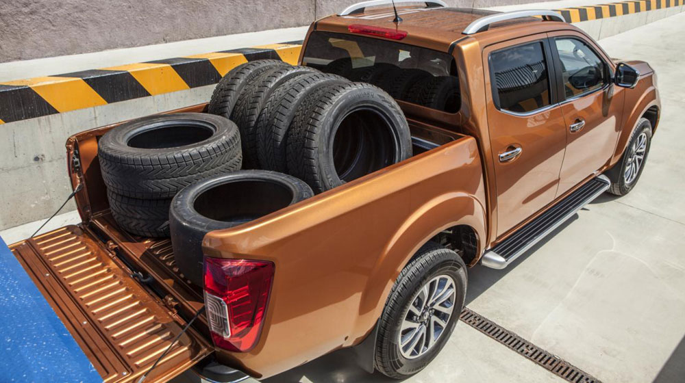 Ảnh chi tiết Nissan NP300 Navara bản châu Âu nissan-np300-navara (7).jpg