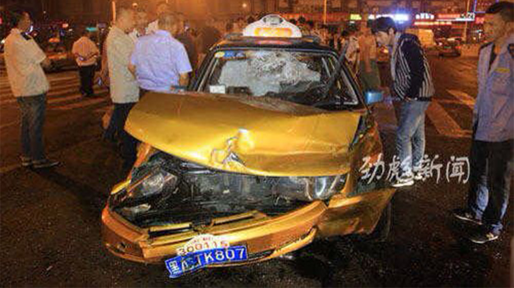 Say rượu, vượt đèn đỏ, đại gia Trung Quốc phá nát Lamborghini hàng hiếm 2422c7160924ab18a78fc95433fae6cd7a890bff.jpg