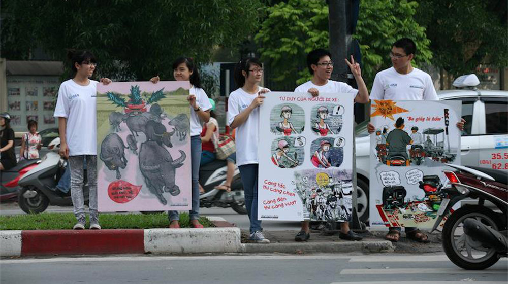 Ford Việt Nam đón nhận bằng khen của Bộ GTVT Ford VN (1).jpg